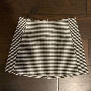 Checkered mini skirt with pockets